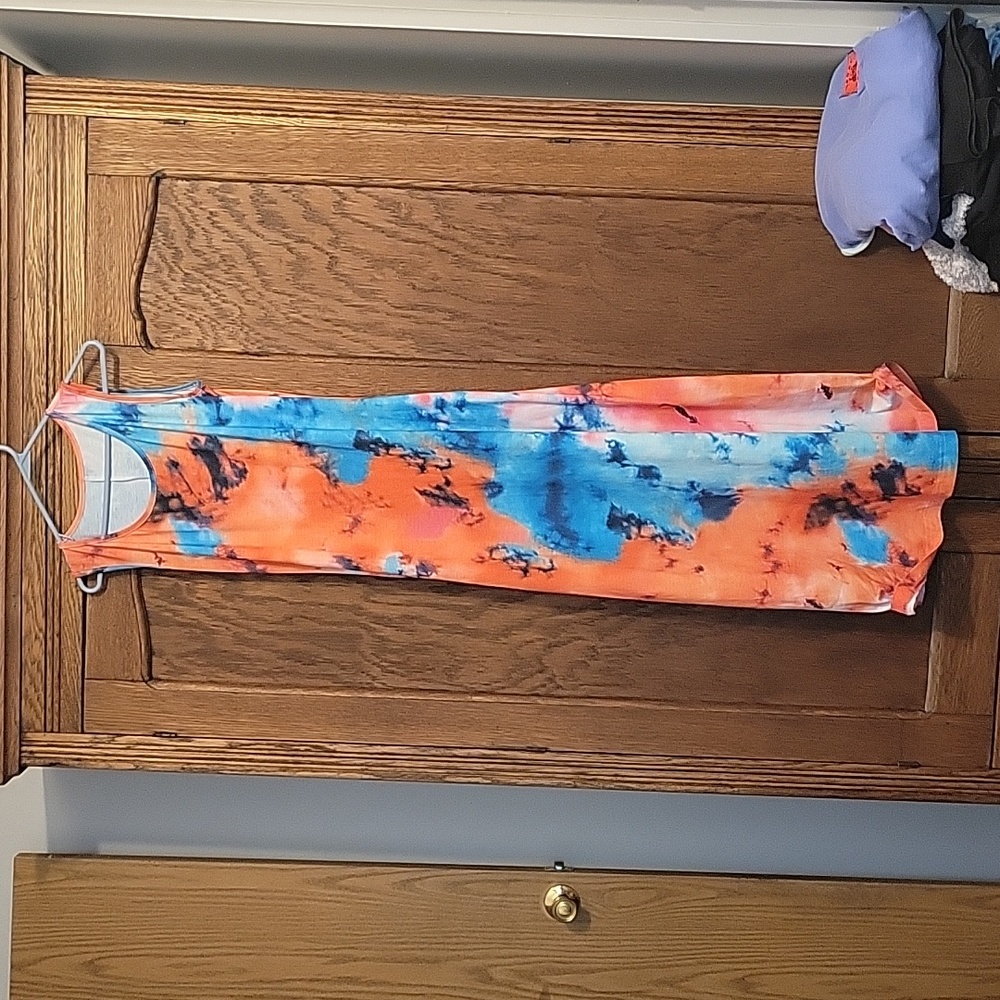 Tie Dye long dress with pockets.  Size large